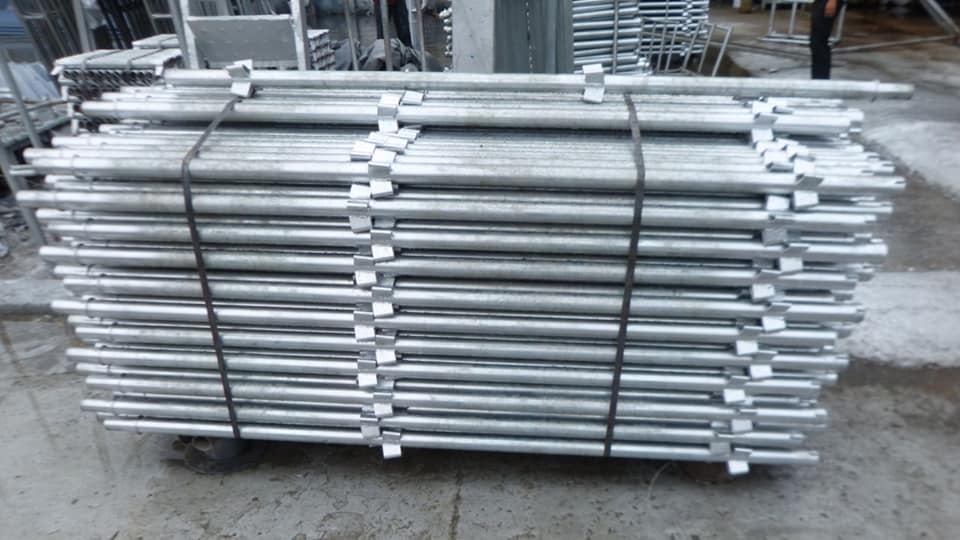 giáo nêm đc sắp xếp gọn gàng chuẩn bị được vận chuyển tới công trình bàn giao cho khách hàng